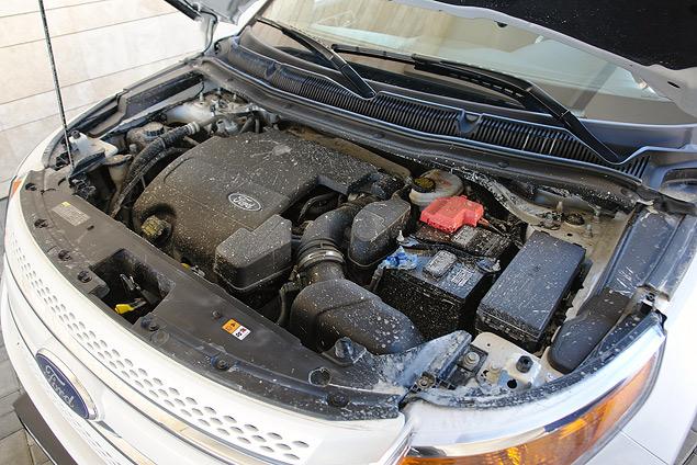 Судя по "чистоте" в моторном отсеке, грязевые ванны он не очень-то любит.