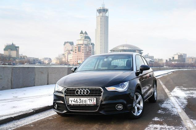 Даже в таком формате Audi узнается безоговорочно. Этот строгий и подтянутый "бундес-стиль" распространяется на все модели компании. Не обошлось и без ломаной на оригинальный манер светодиодной подводки глаз.