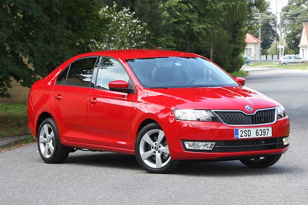 Машина смотрится простовато? Может быть. Скорее, новые Skoda будут выглядеть динамично, словно занимались в фитнес-клубе. Но от стати Superb не осталось и следа.