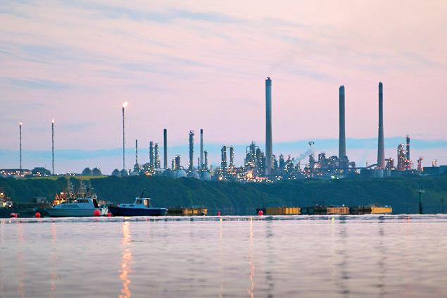 Каждый год в мире строится несколько нефтеперерабатывающих заводов, которые занимаются исключительно очисткой отработанного масла