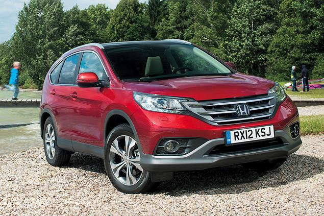 Четвертое поколение CR-V внешне -- очень подтянуто. Из "хозяйственной сумки" кроссовер превратился в модный «рюкзак».