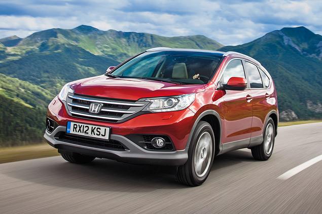 Подвеска CR-V способна сочетать очень неплохую для кроссовера управляемость с отличной плавностью хода. То, что надо для России, где любят быстро ездить по ямам.