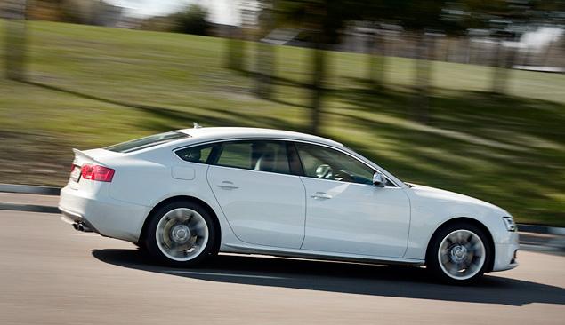 S5 Sportback выглядит не так эффектно, как традиционное купе, зато в повседневной эксплуатации он будет куда практичнее