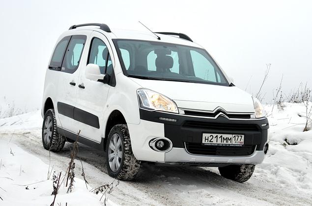 Модификация Trek принадлежит к редкой породе автомобилей, у которых высота больше, чем ширина (1865 миллиметров против 1810 миллиметров). К счастью, на устойчивость "каблучка" такие переделки особого влияния не оказали