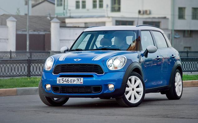 Красивые 18-дюймовые колеса - не предел для MINI Countryman! При желании, покупатель может заказать даже 19-дюймовые -- за 120-130 тысяч рублей вместе с шинами. Правда, боюсь, такой "Мини" будет еще жестче.