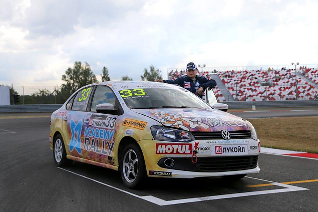 Стартовая позиция Белоцкого во второй гонке была расположена практически в последнем повороте Moscow Raceway.