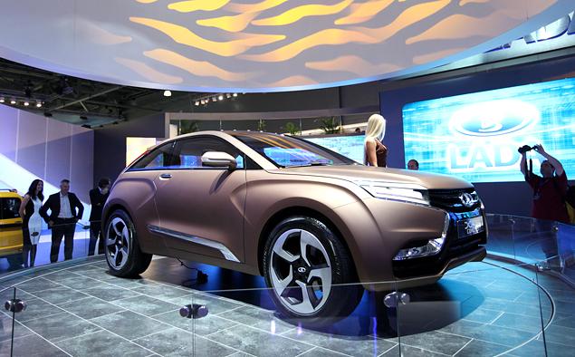 Прототип Lada XRay стал одной из главных премьер Московского автосалона 2012 года, несмотря на то, что столичный автосалон изобиловал громкими дебютами. В "Крокусе" показали, например, Mazda6 последнего поколения.