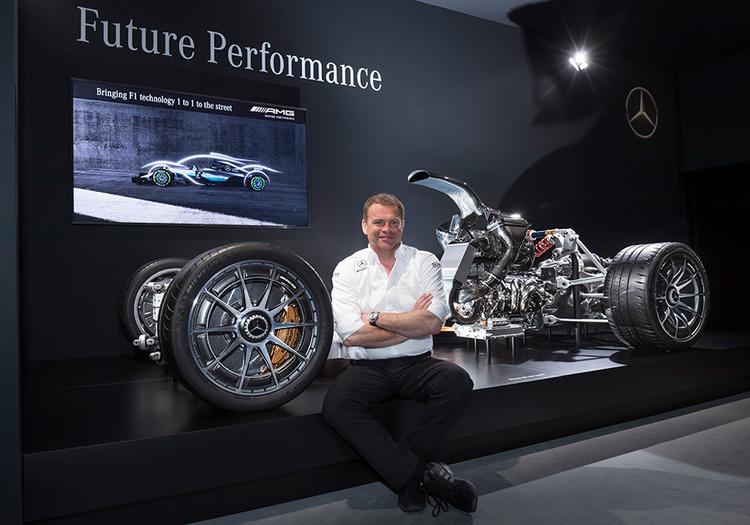 Скелет Project One и нынешний глава Mercedes-AMG Тобиас Мёрс