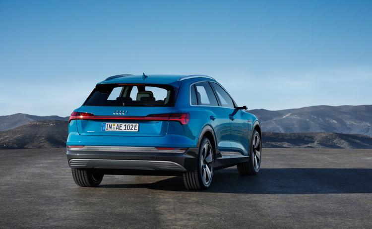 Ауди A4 Allroad в первый раз попал в объективы камер