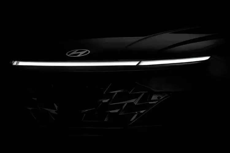 Новый Hyundai Solaris, обновлённый Volkswagen Touareg и прощальная Audi TT: главное за неделю