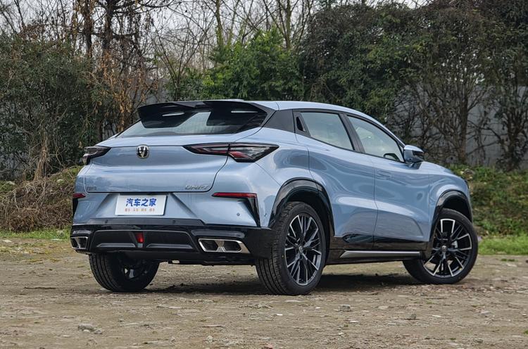 Обновленный кроссовер Changan Uni-T впечатлил модным интерьером
