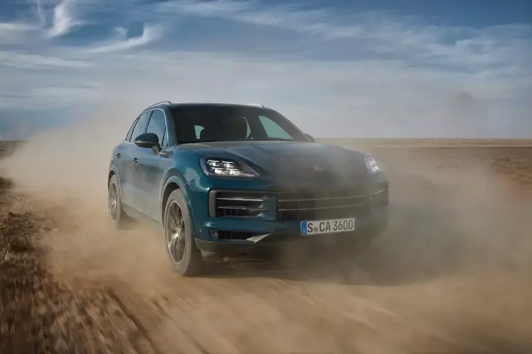 Обновлённый Porsche Cayenne, первый электрокар Mercedes-Maybach и G-Class в стиле 1980-х: главное за неделю