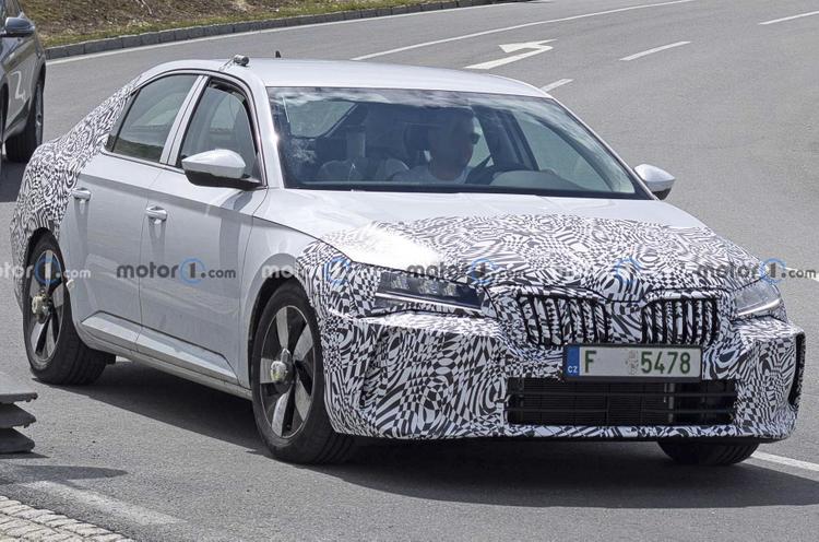 Новый Skoda Superb на тестах