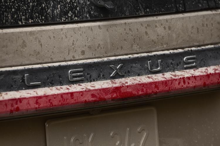 Новый брутальный Lexus GX: первые изображения