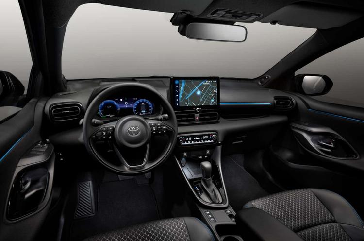 Интерьер обновлённой Toyota Yaris
