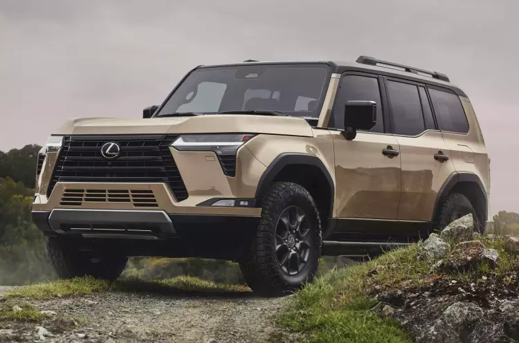 Новый внедорожник и два кроссовера Lexus, ещё один электрический Volvo и гиперкар Porsche: главное за неделю