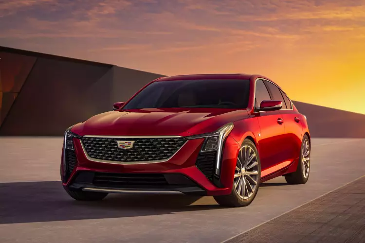 Седан Cadillac с гигантским 33-дюймовым экраном, Jeep без дизеля и рестайлинг самого популярного пикапа Ford: главное за неделю