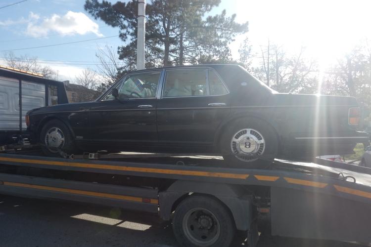 Крымские таможенники конфисковали Bentley Turbo R, ввезенный из США