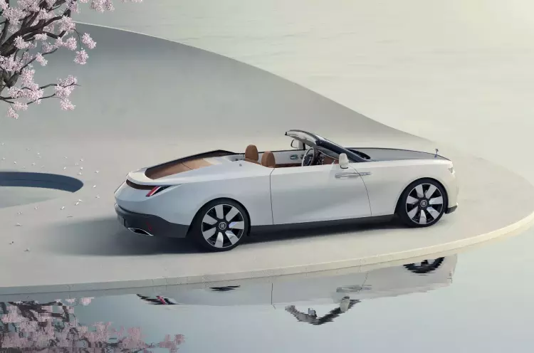Эксклюзивный Rolls-Royce Arcadia Droptail, гибридный суперкар McLaren Artura Spider и будущая Tesla Roadster: главное за неделю