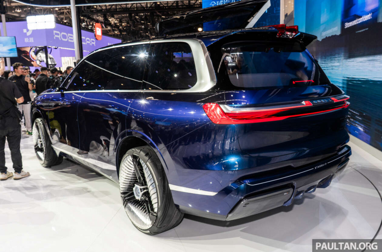 Geely представила кроссовер Galaxy Starship с диваном и очень необычными дверями