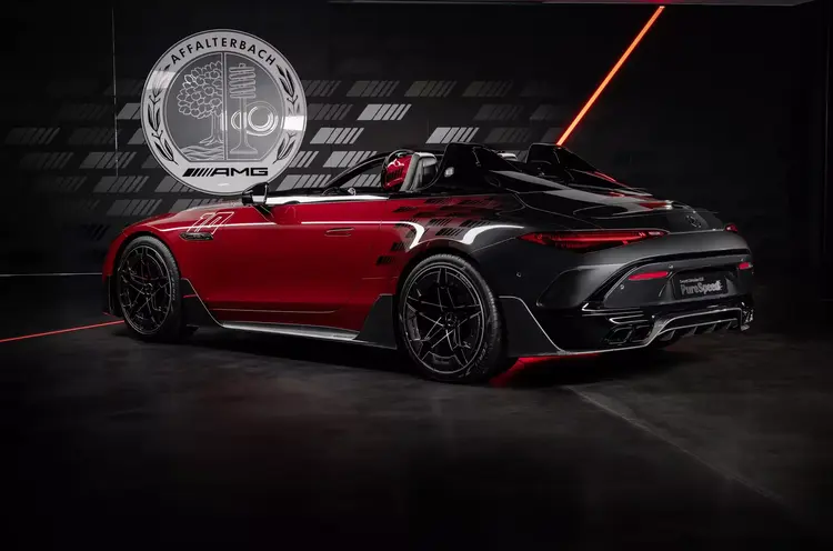 Первый Mercedes-Benz из коллекционной линейки Mythos, роскошный гран-турер BMW Concept Skytop и сразу три возрождённых «Волги»: главное за неделю
