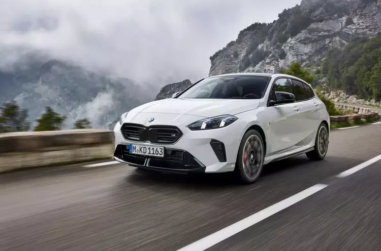 BMW 1 Series нового поколения, долгожданная Lada Iskra и электрическая «Нива»: главное за неделю