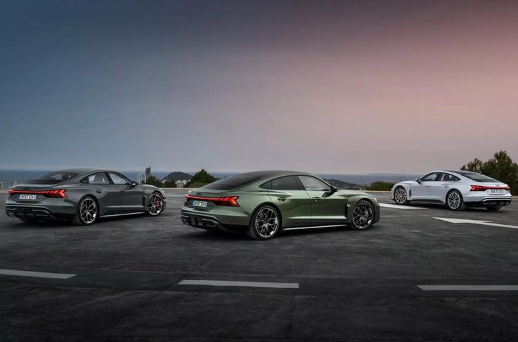 925 сил, 0−100 за 2,5 секунды: раскрыт обновленный Audi e-tron GT