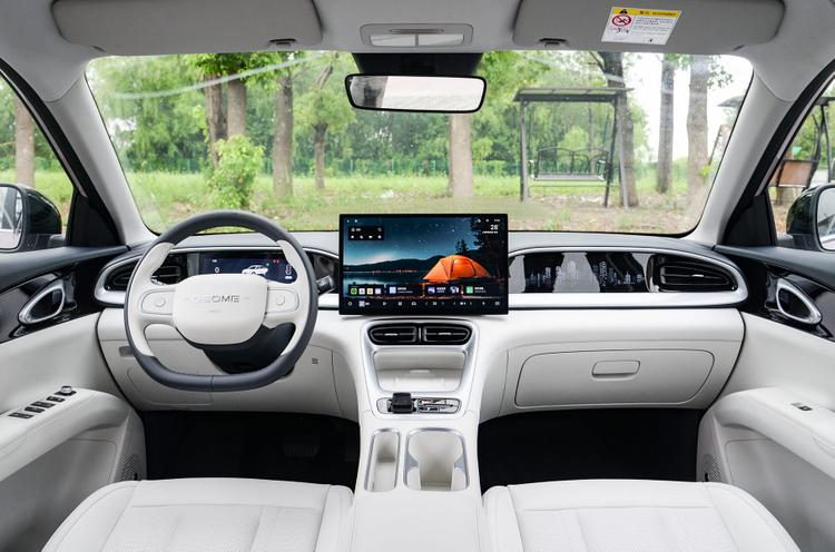 Geely начала продажи электромобиля по цене Coolray