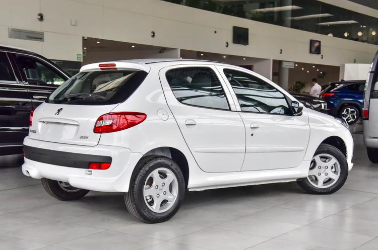 Иранские Peugeot подешевели в России