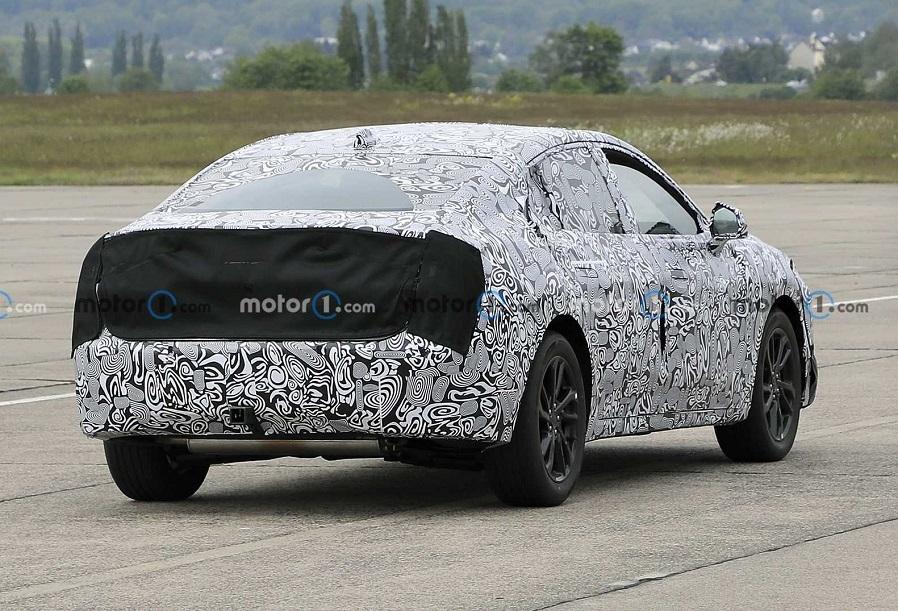 Ford вывела на тесты кросс-купе, которое придет на смену Mondeo
