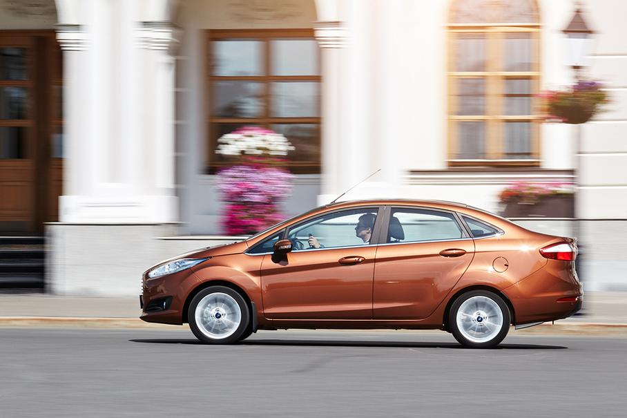 Не самый красивый силуэт, но едет автомобиль лучше, чем выглядит.