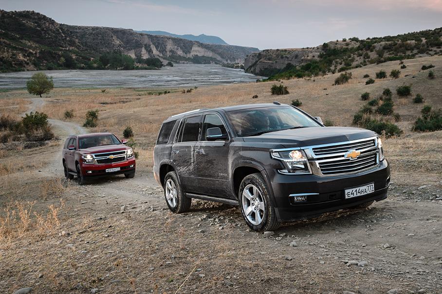 Красная машина –  LT, серая –  LTZ. Еще одна версия, LS, на российском рынке не представлена.