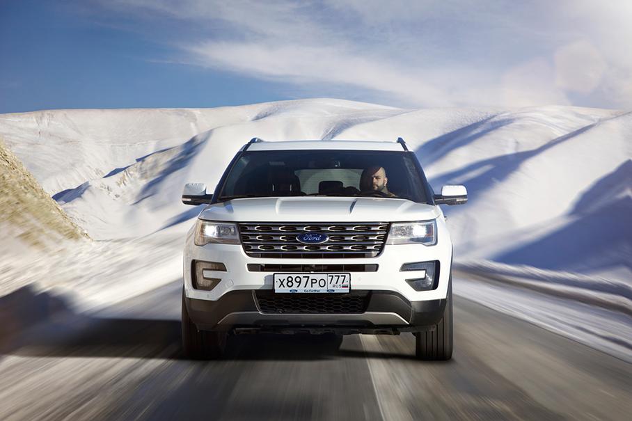 Цены на обновленный Ford Explorer начинаются с 2 миллионов 799 тысяч рублей за версию XLT. Комплектация Limited стоит от 3 миллионов 49 тысяч рублей, а представленные в этом тесте Limited Plus и Sport – 3 миллиона 179 тысяч и 3 миллиона 399 тысяч соответственно. На все версии представительство пока дает специальную скидку в 200 тысяч рублей. К примеру, топовый «Спорт» можно взять по цене Limited Plus, а если «утоптать» дилера, то может выйти еще дешевле.