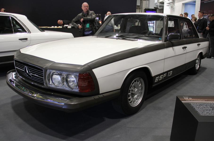 Mercedes-Benz ESF 13 1972 года. Чёрные накладки — вспененный полиуретан для защиты пешеходов