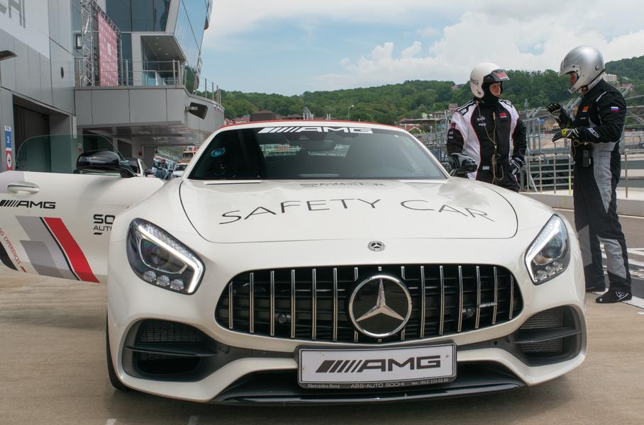 Дрифт, спорткары и музей