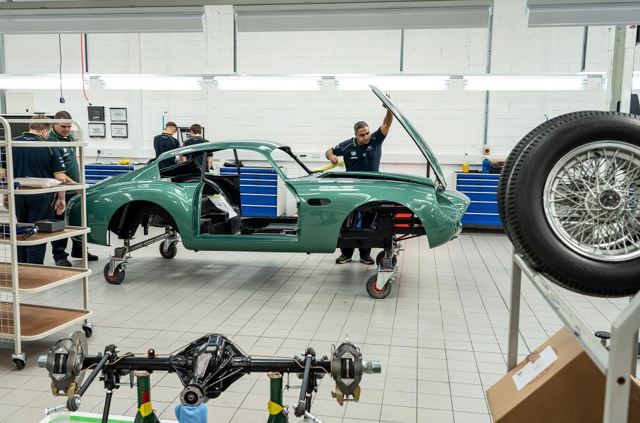 Смотрим, как собирают старые и новые Aston Martin