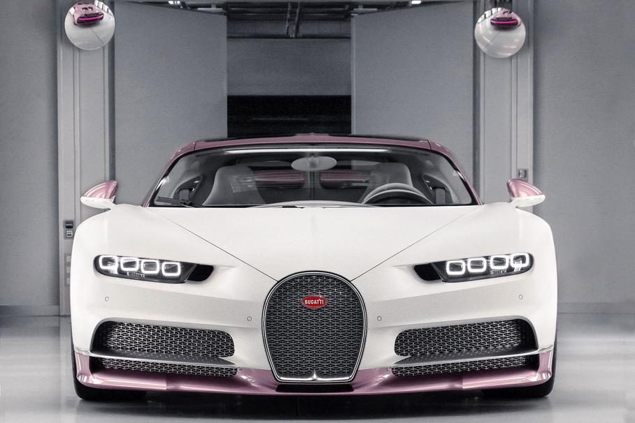 Мужчина подарил подруге на 14 февраля именной Bugatti Chiron