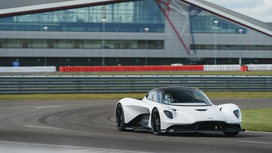 Aston Martin обновил суперкар Valhalla ещё до начала производства