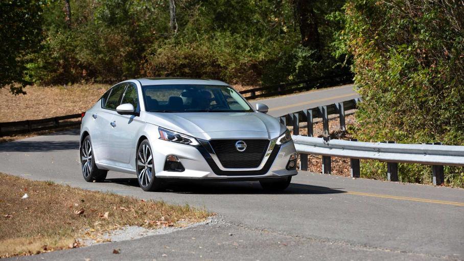 Владелец Nissan обнаружил, что сотрудники дилера катались на его машине