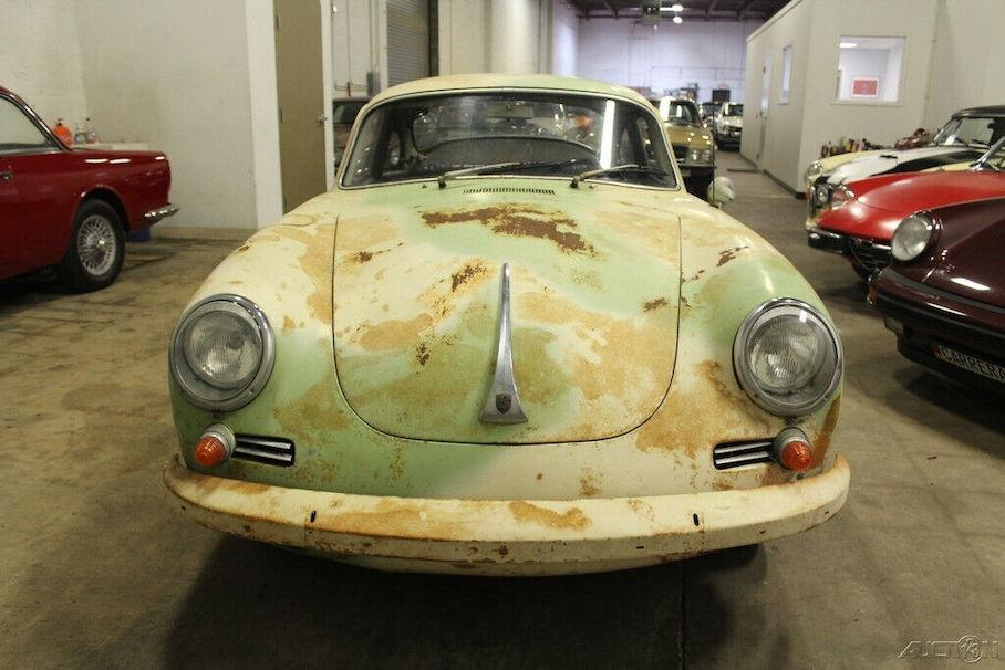 За 60-летний ржавый Porsche, 40 лет простоявший в сарае, заплатили больше трех миллионов рублей