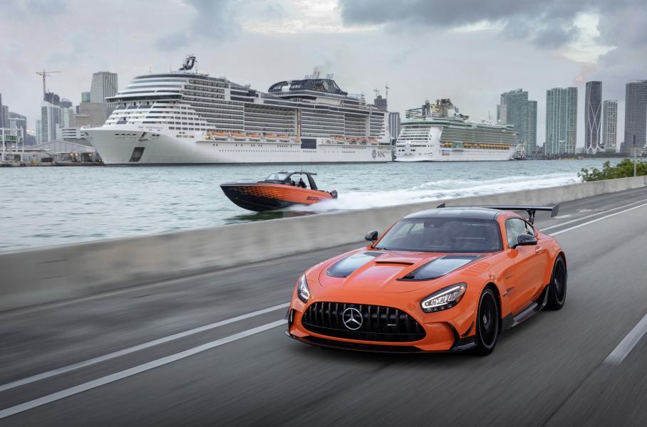 Mercedes-AMG GT Black Series обзавелся катером-«двойником»