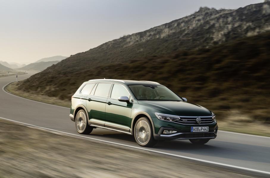 Обновленный универсал Volkswagen Passat Alltrack добрался до России