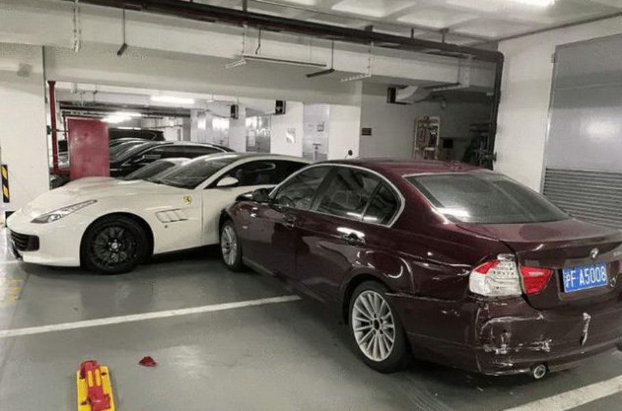 Женщина разбила редкий Porsche и Ferrari после ссоры с мужем