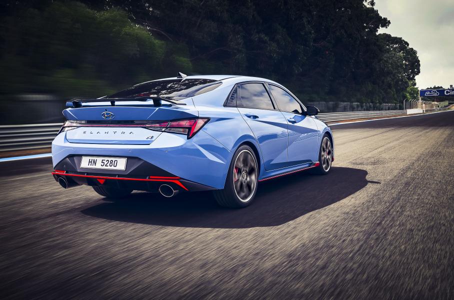 280 сил и 5,3 секунды до «сотни»: Hyundai представила «горячую» Elantra N