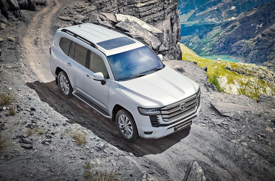 В России начались продажи нового Toyota Land Cruiser 300