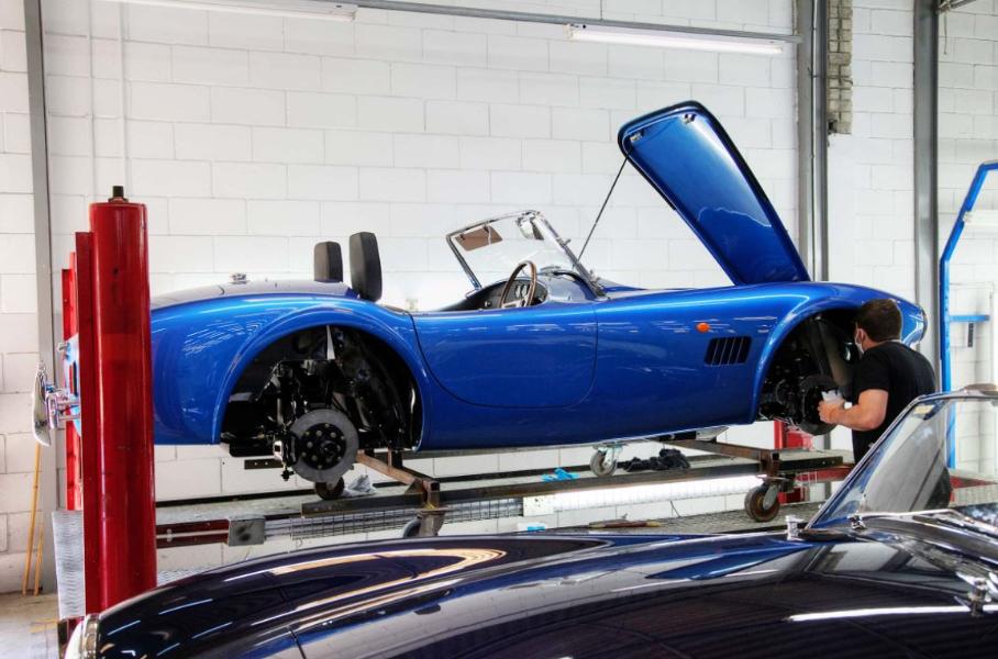 Появились новые подробности об электрической AC Cobra
