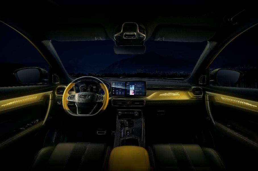 Geely Coolray обновился и получил большой экран мультимедийной системы