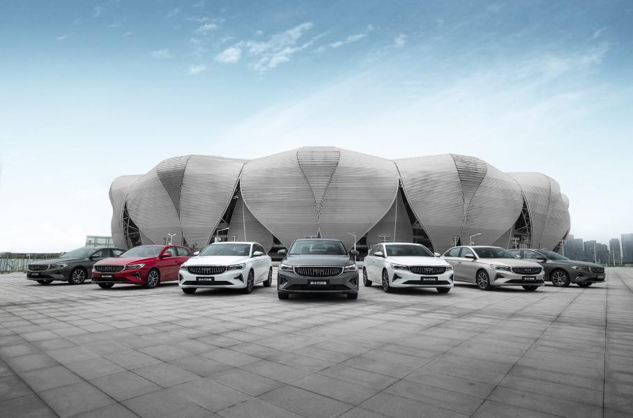 Объявлены цены на новый Geely Emgrand, который породнился с кроссовером Coolray