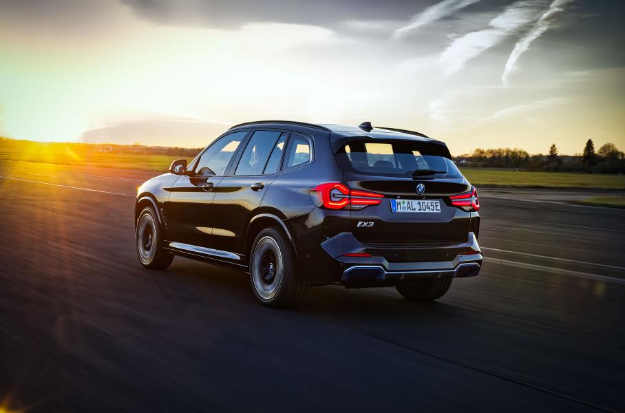 Электрический BMW iX3 получил первое обновление