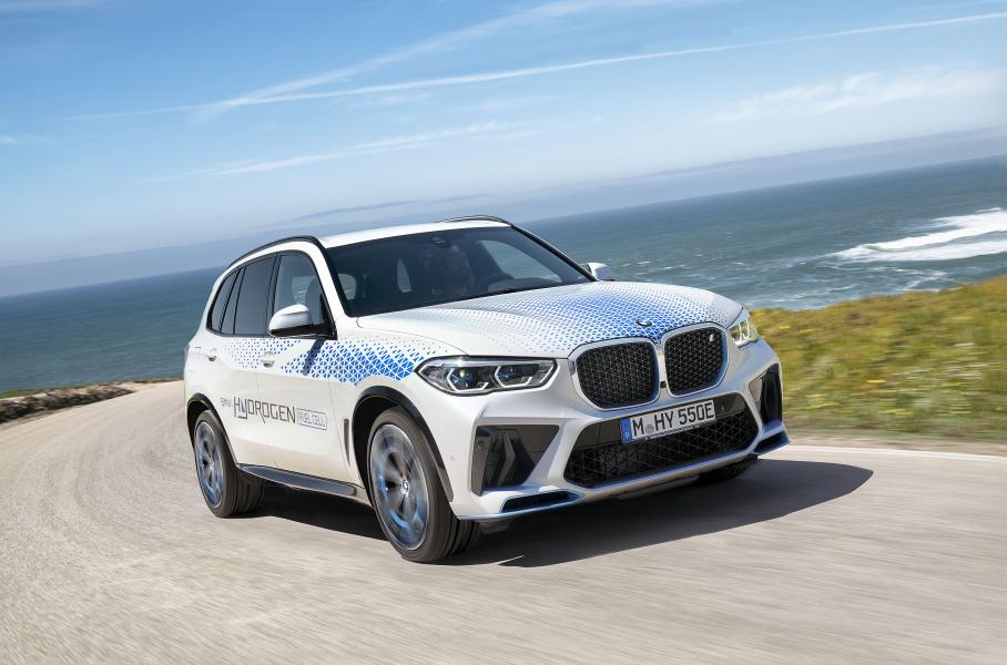 BMW объявила дату дебюта своего первого водородного автомобиля